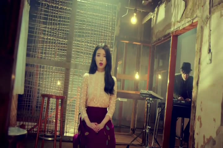 �������ﵥ��MV���� [����Ӱ��]-����MV���� IU - �Ѹ� ����MV����[��������Ӱ����](1)