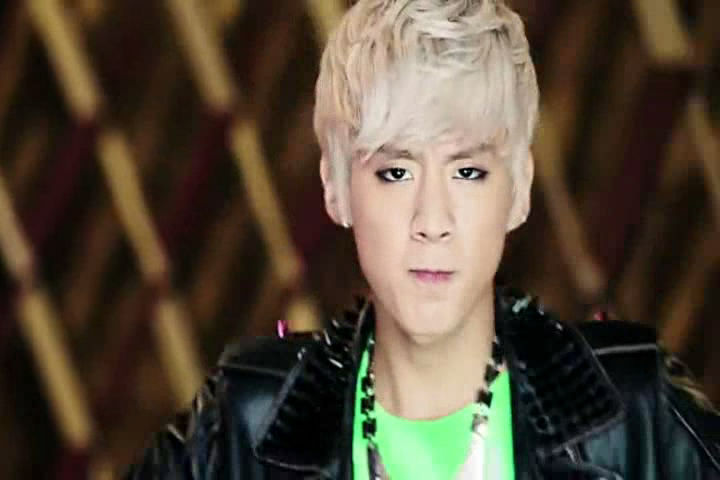 �������ﵥ��MV���� [����Ӱ��]-����MV���� Teen Top - û����Ц(Rocking) ����MV����[��������Ӱ����](1)